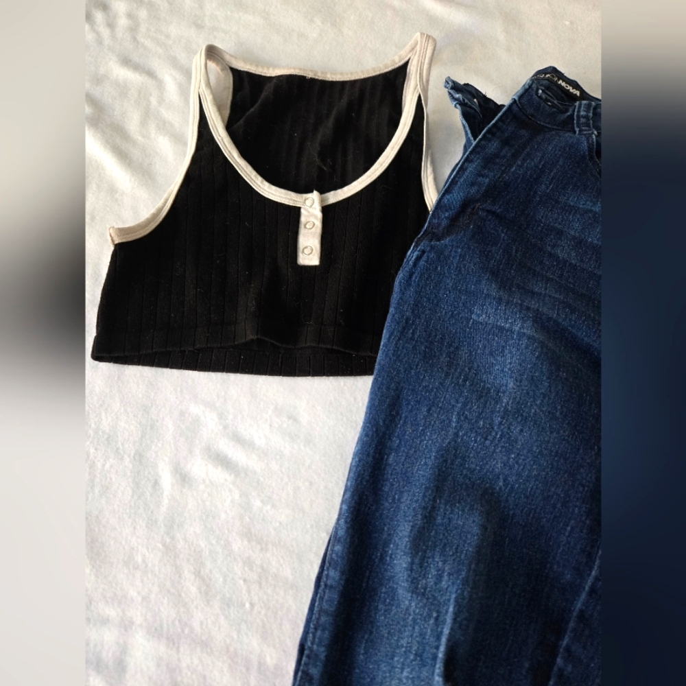 Black Sleeveless Crop Top